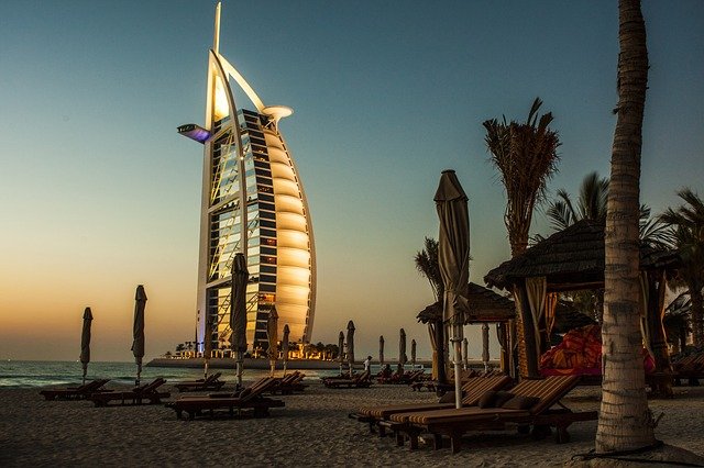 Gli Emirati Arabi Uniti annunciano modifiche per la rimozione delle restrizioni sulla proprietà straniera per le società commerciali onshore