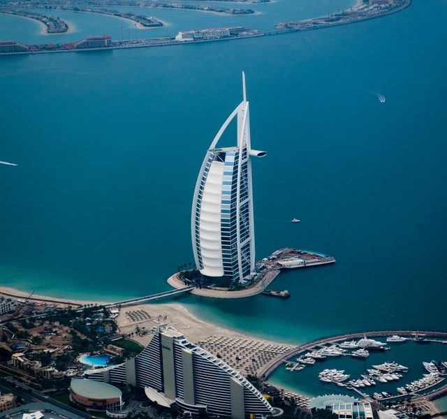 Emirati Arabi Uniti: la nuova legge sulla classificazione delle societa’