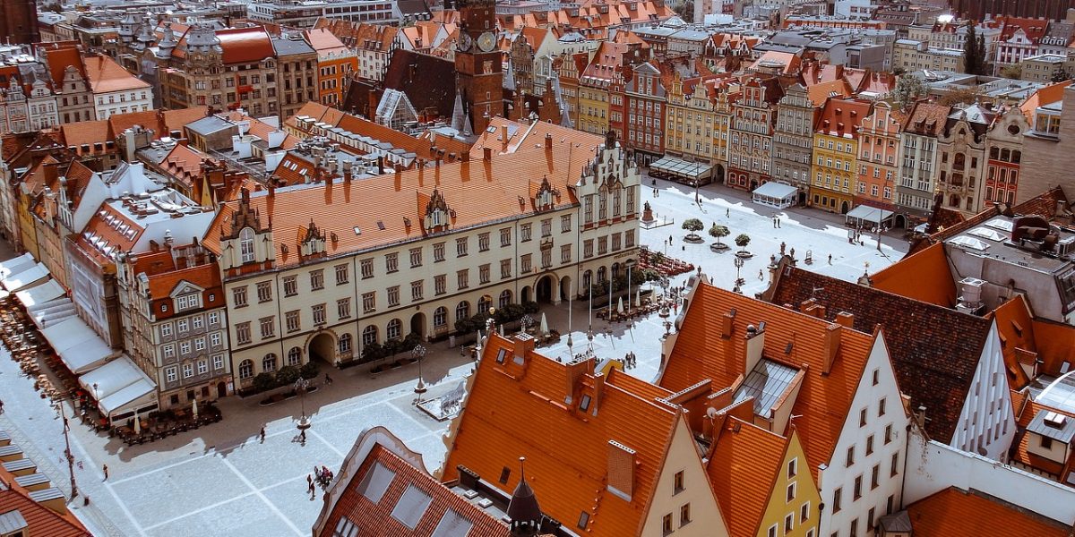 Polonia: Guida Introduttiva alla Proprietà e al Trasferimento Immobiliare