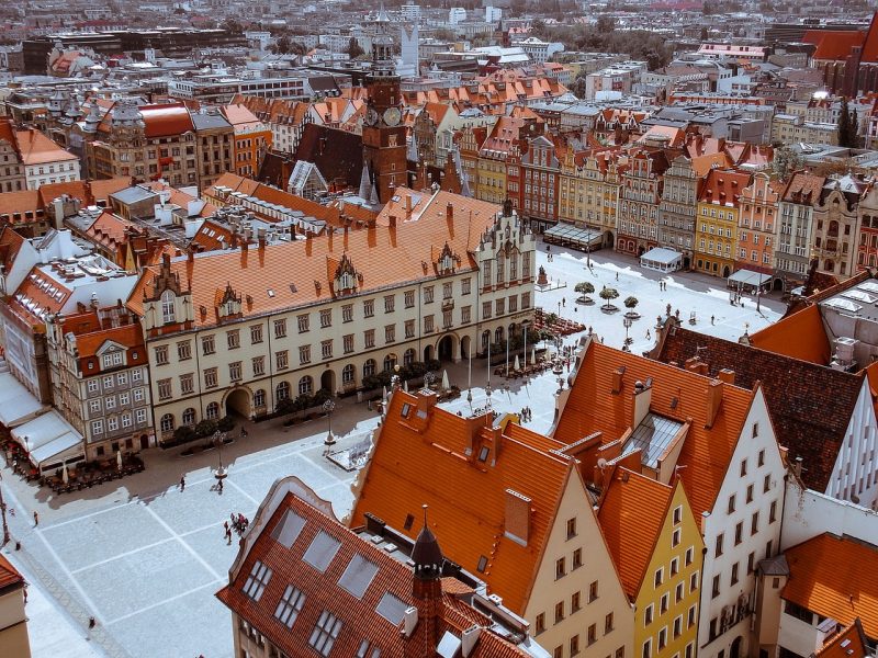 Polonia: Guida Introduttiva alla Proprietà e al Trasferimento Immobiliare