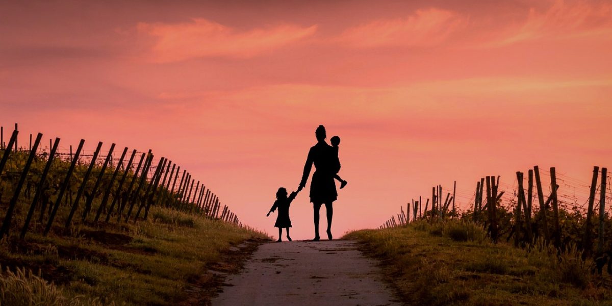 Separazione e divorzio: riflessioni sull’assegno di mantenimento e sul concetto di redditi adeguati al tenore di vita