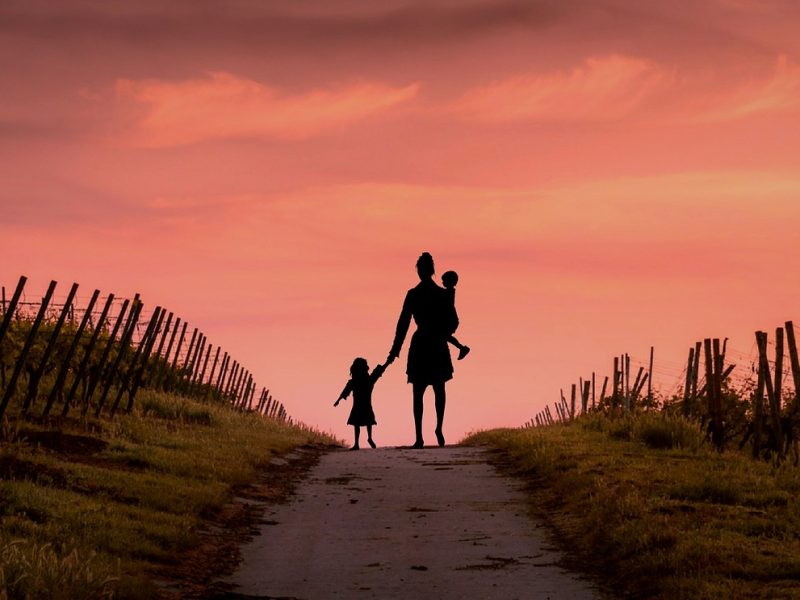 Separazione e divorzio: riflessioni sull’assegno di mantenimento e sul concetto di redditi adeguati al tenore di vita