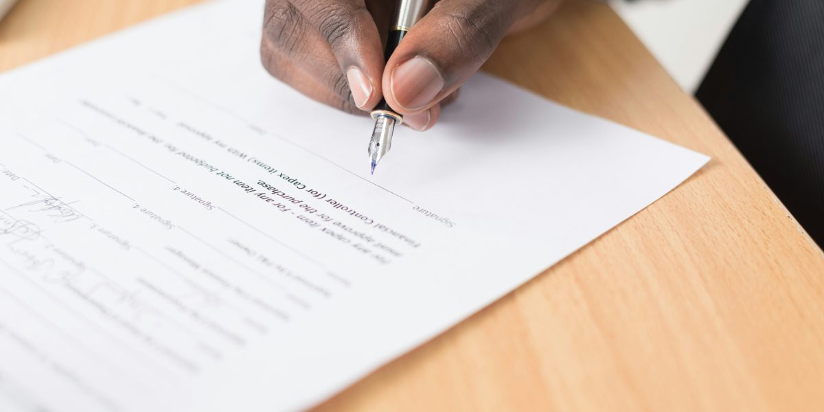 Redazione di contratti B2B: clausole, rischi, rimedi e negoziazione